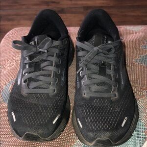 WOMEN’S BROOKS GTS 22 EUC
